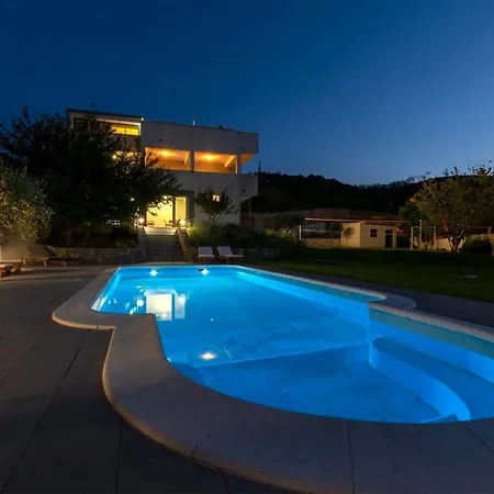 Olive Tree With Secluded Pool - Happy * Tugare